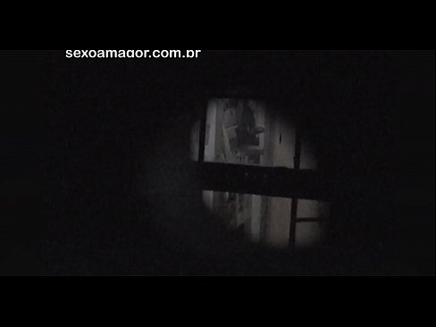 ❤️ Blondie vin an kasèt yon voyeur nan katye kache dèyè brik kre ️ Porno nan nou ☑