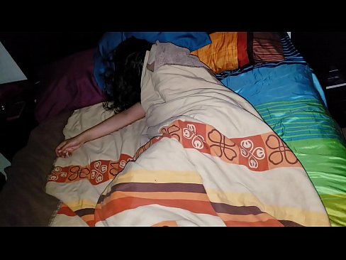❤️ Stepson ap reprimande jenn bèlmè li pandan l ap dòmi. ️ Porno nan nou ☑